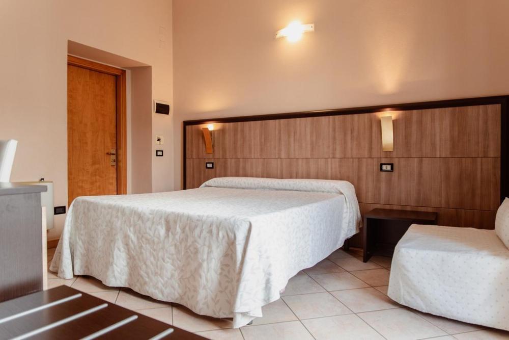Hotel Rossi มันชาโน ภายนอก รูปภาพ