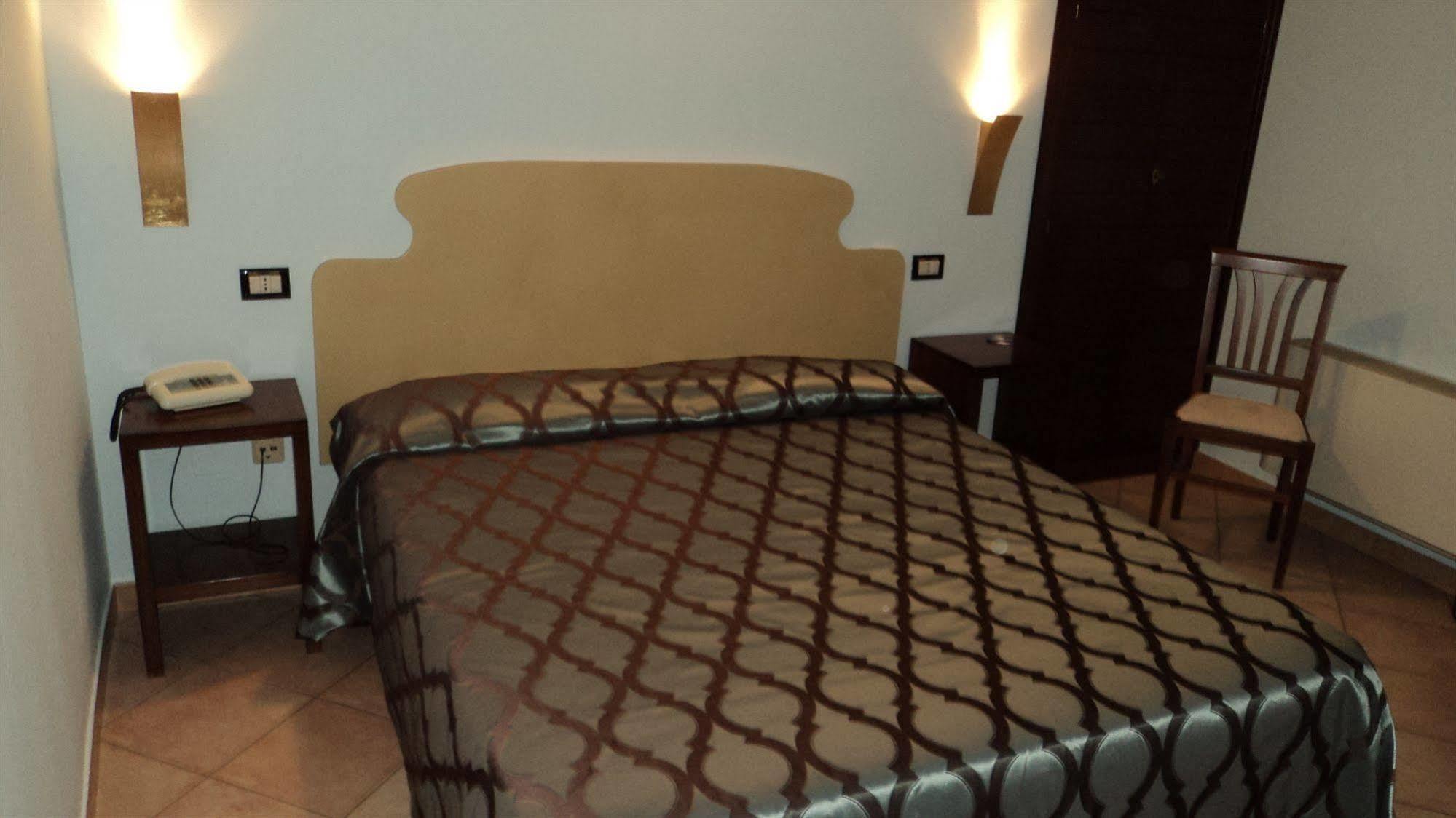Hotel Rossi มันชาโน ภายนอก รูปภาพ