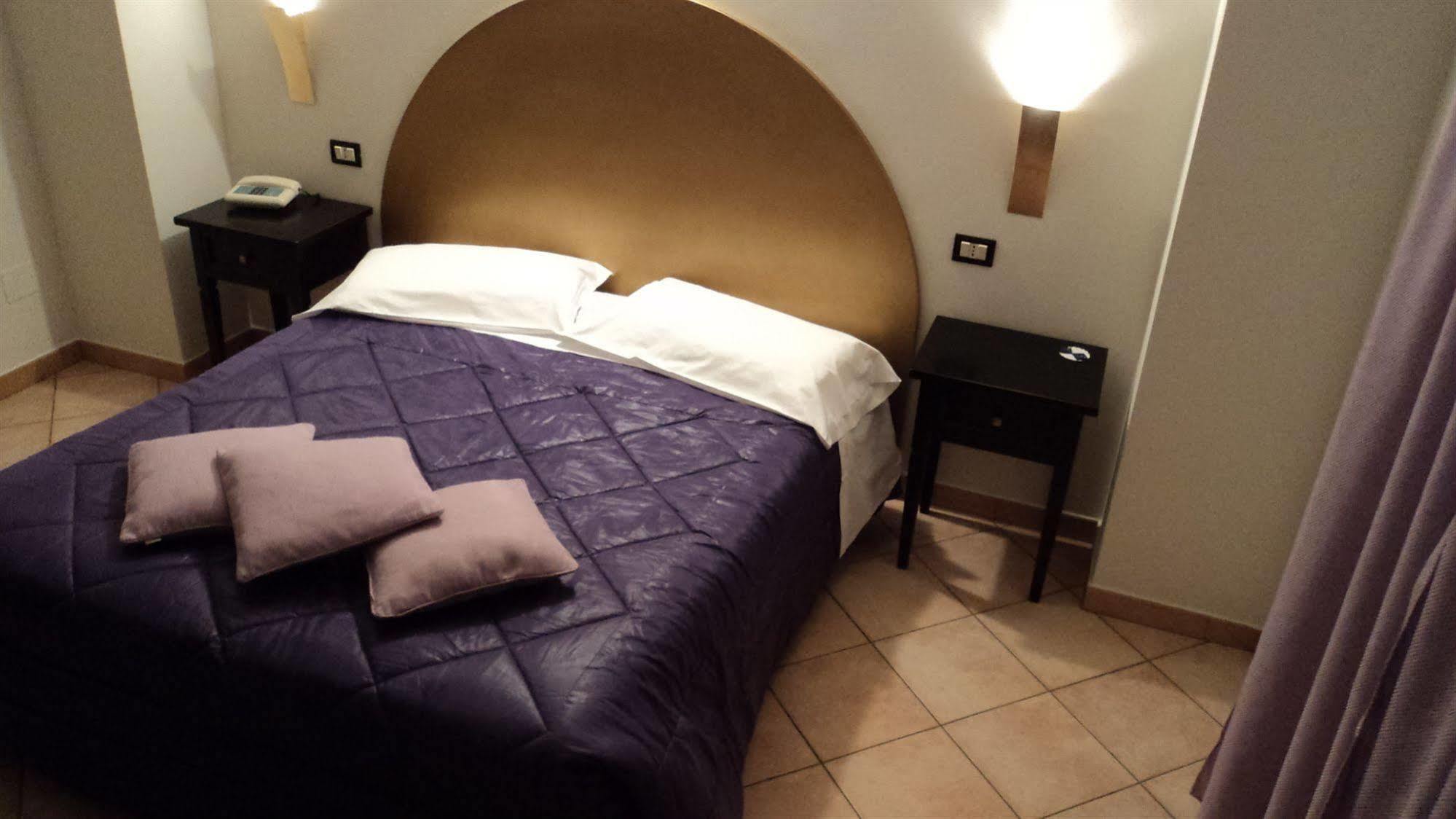 Hotel Rossi มันชาโน ภายนอก รูปภาพ