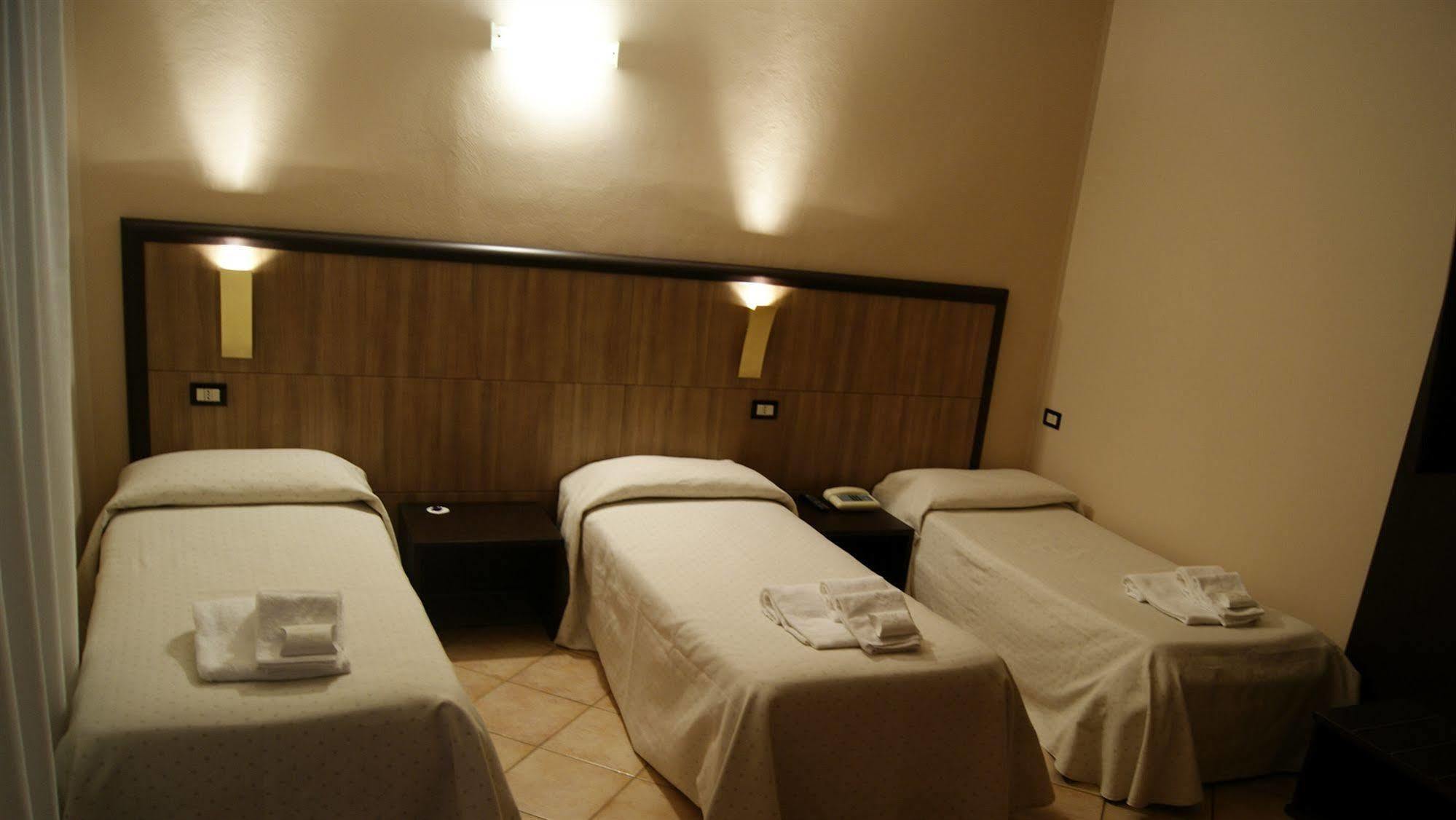 Hotel Rossi มันชาโน ภายนอก รูปภาพ